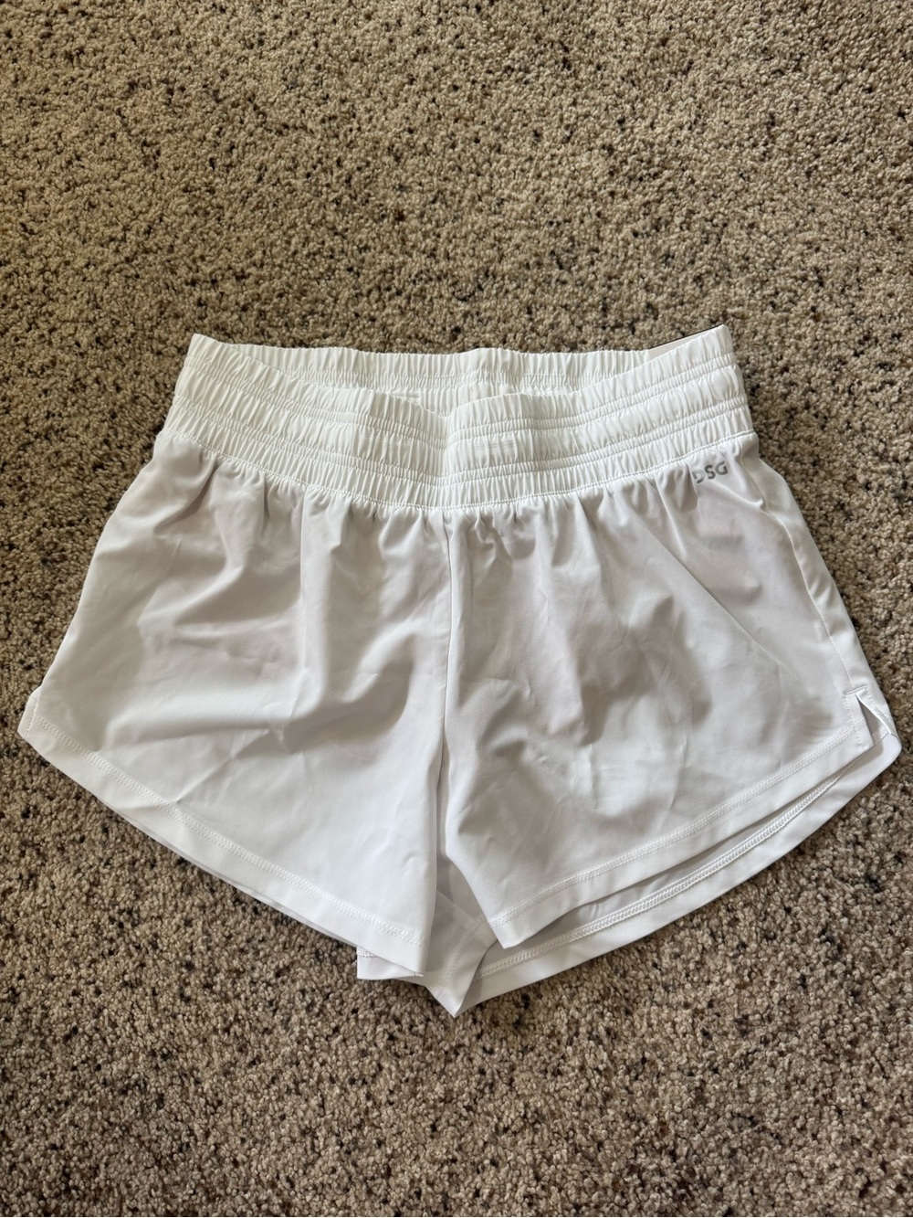 DSG White Women's Stride High-Rise Shorts size small NEW